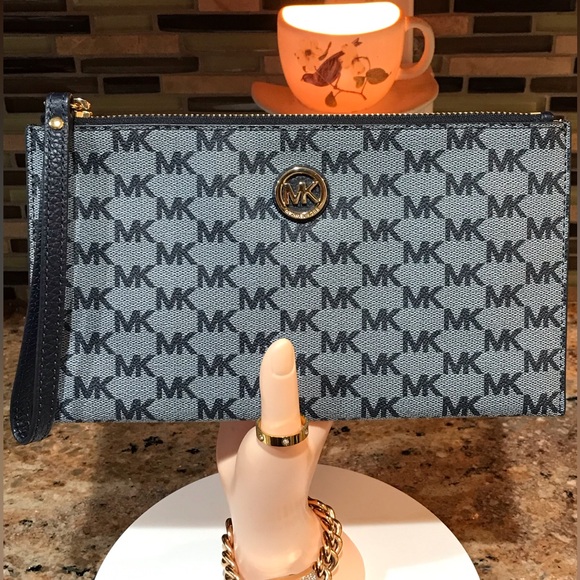 Michael Kors Signature Coated Canvas Wristlet - Picture 4 of 17